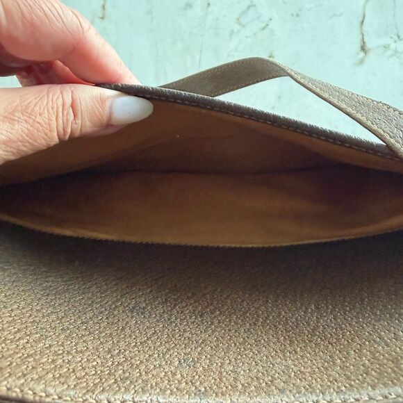 Vintage Gucci Canvas and Leather shoulder Bag - Picture 12 of 17